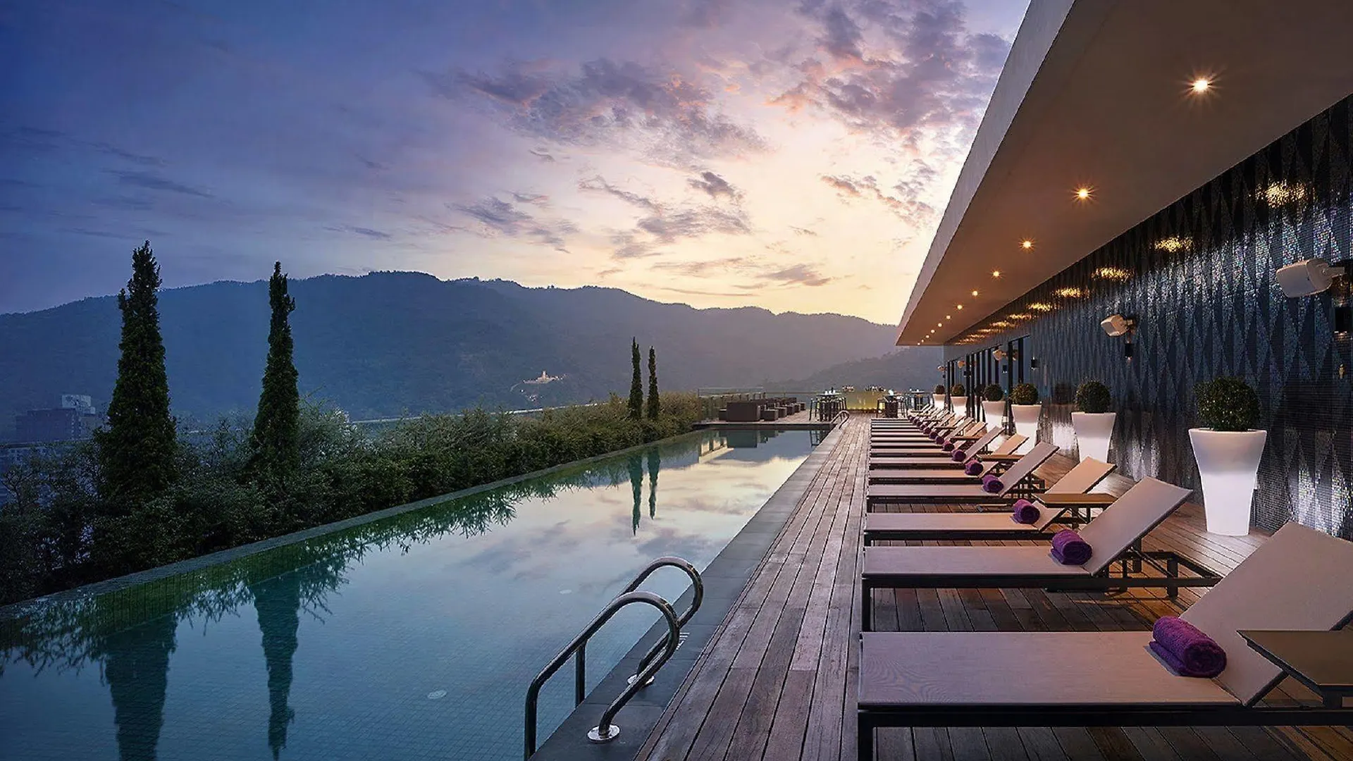 G Hotel Kelawai Tanjung Tokong 5*,